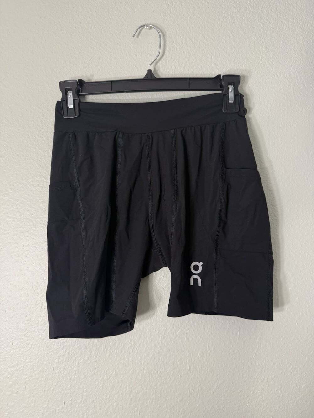 On Cloud Women’s Hybrid Shorts 5” - Black Size Medium